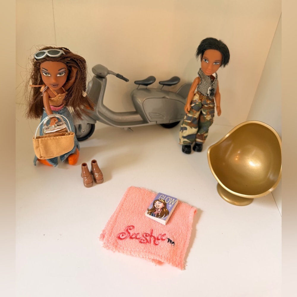 Vintage Lil Bratz  Sasha doll Bratz Boy motorcycle & Fashion Doll accesories